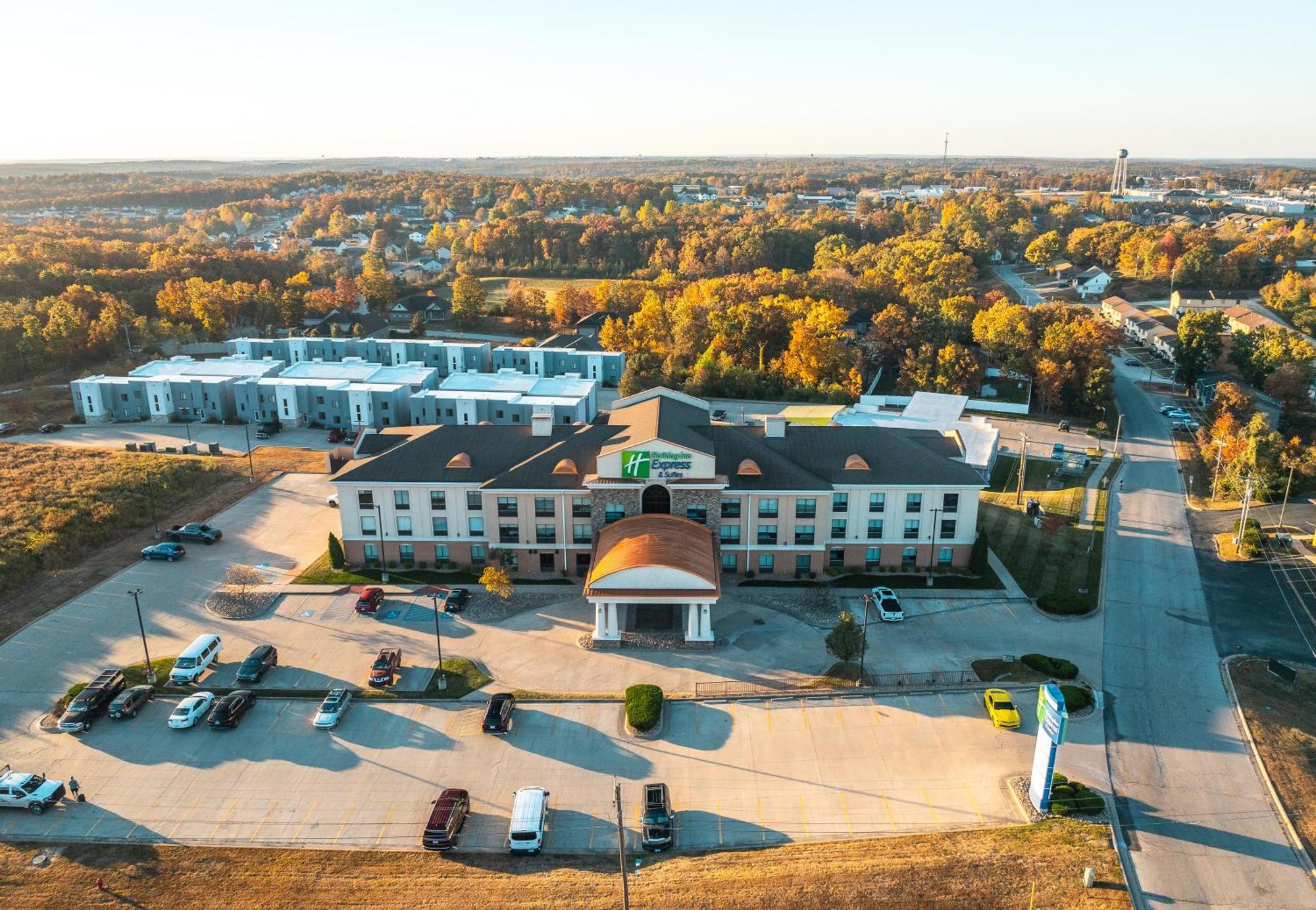 Holiday Inn Express Hotel And Suites Saint Robert By Ihg Екстер'єр фото