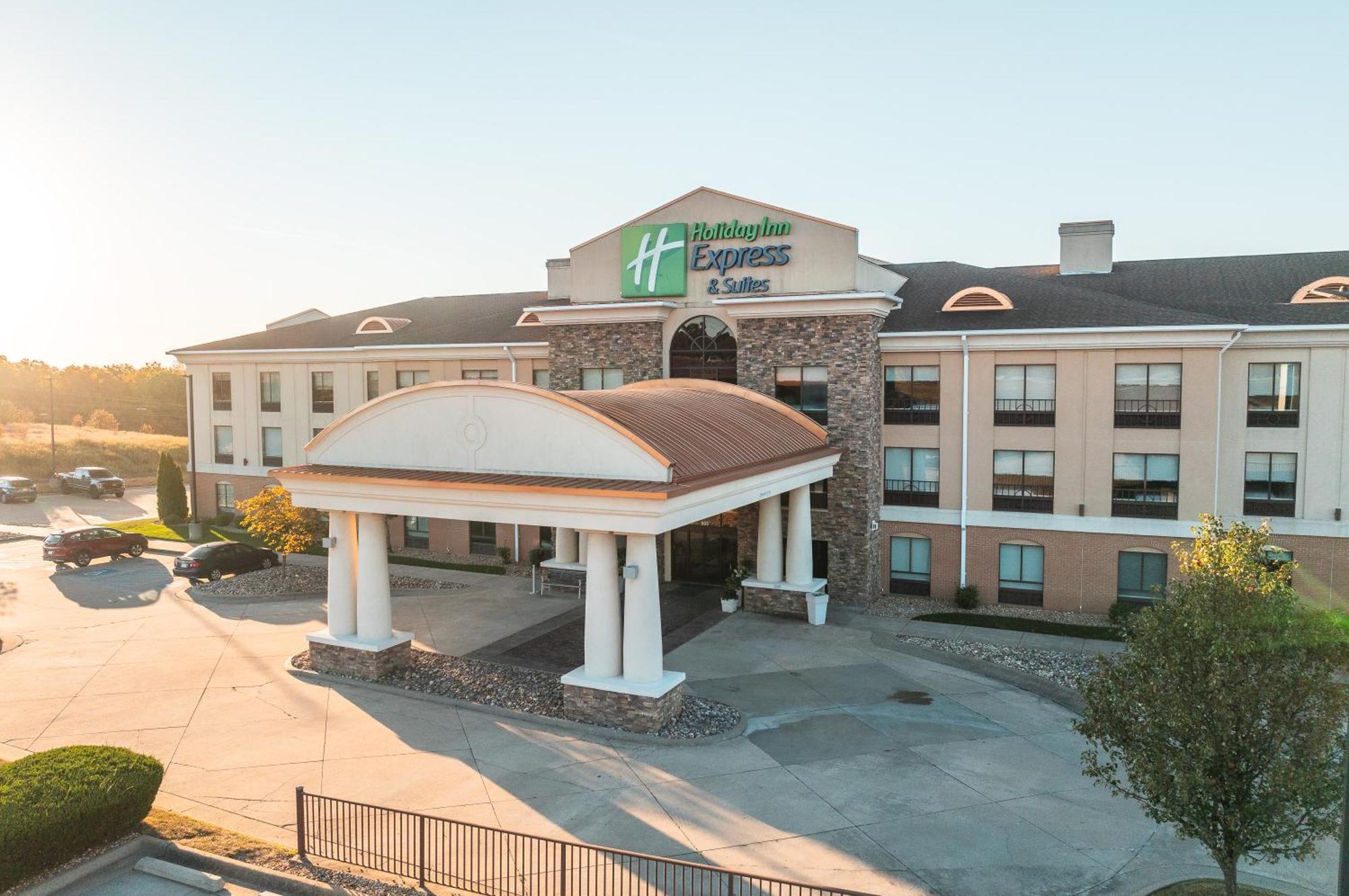 Holiday Inn Express Hotel And Suites Saint Robert By Ihg Екстер'єр фото