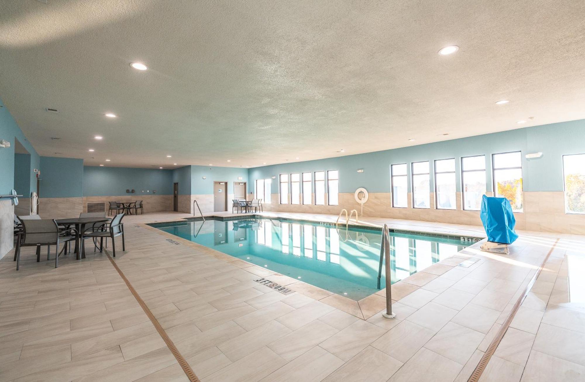 Holiday Inn Express Hotel And Suites Saint Robert By Ihg Екстер'єр фото
